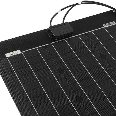 Semiflexibles 50-Watt Solarpanel von Supersolar: Das PCB-ETFE 100W 39V setzt neue Maßstäbe in Stabilität und Zuverlässigkeit. Hochwertiges PTFE auf der Front und PCB auf der Rückseite. Ideal für 24V oder 12V Systeme mit MPPT Ladereglern. Begehbar, rutschfest und biegbar. Monokristalline A-Grade Solarzellen, ETFE High-Tec Kunststoff, IP67-Anschlussdose. Leichte Installation mit vormontierten Kabeln und MC4 Stecker.